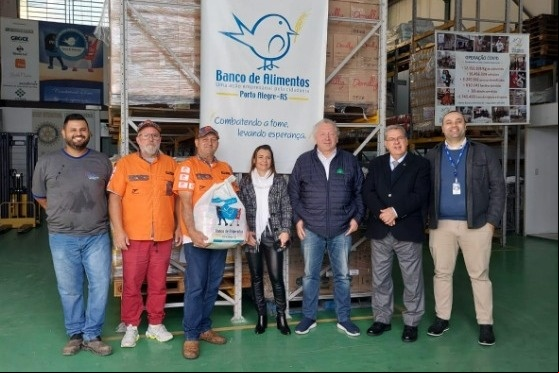 SINDIMADEIRA-RS PARTICIPA DA ENTREGA 50 CESTAS BÁSICAS AO GRUPO LEGENDÁRIOS EM MONTENEGRO